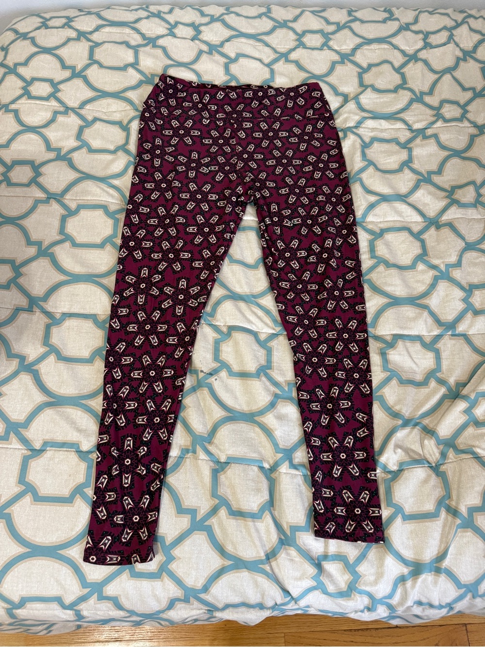 ❄️ Intricate & Chic! LuLaRoe Plum Geometric Kaleidoscope Leggings